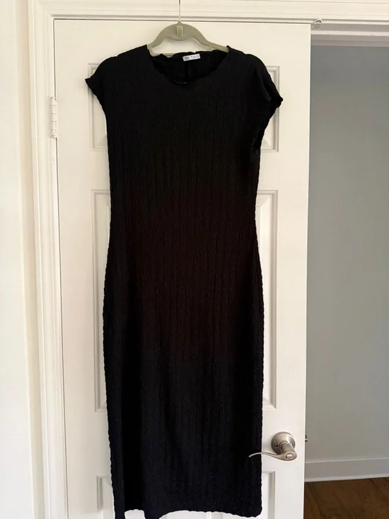 Zara Classic Black Cap-Sleeve Midi Dress - Elegant Everyday - Picture 3 of 3